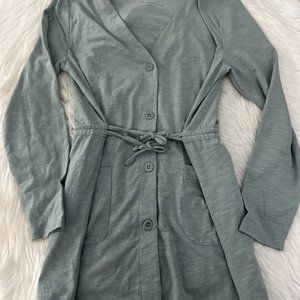 Modern Soul womens green sage M button close top long sleeve EUC